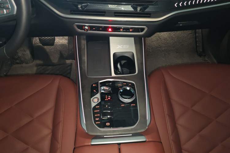 Used BMW X5 2023 xDrive 30Li Luxury M Sport Night Edition Package Gear Lever