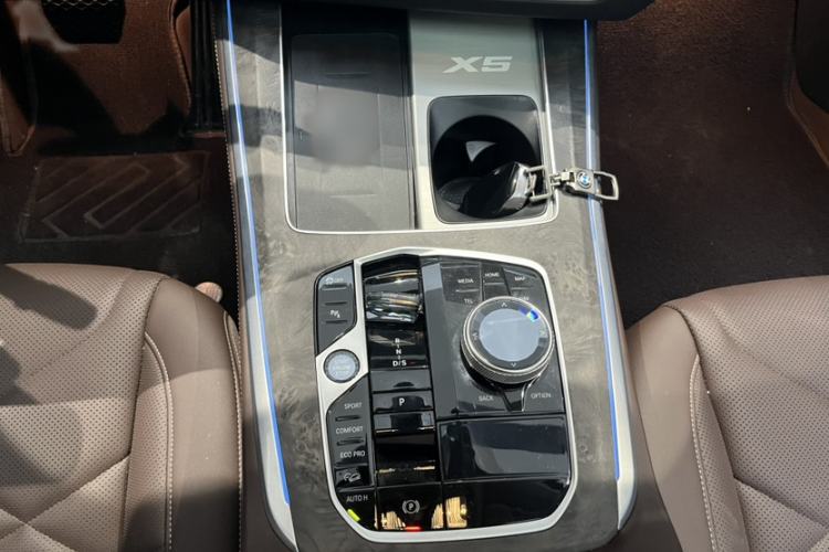 Used BMW X5 2023 xDrive 30Li Luxury M Sport Package Gear Lever