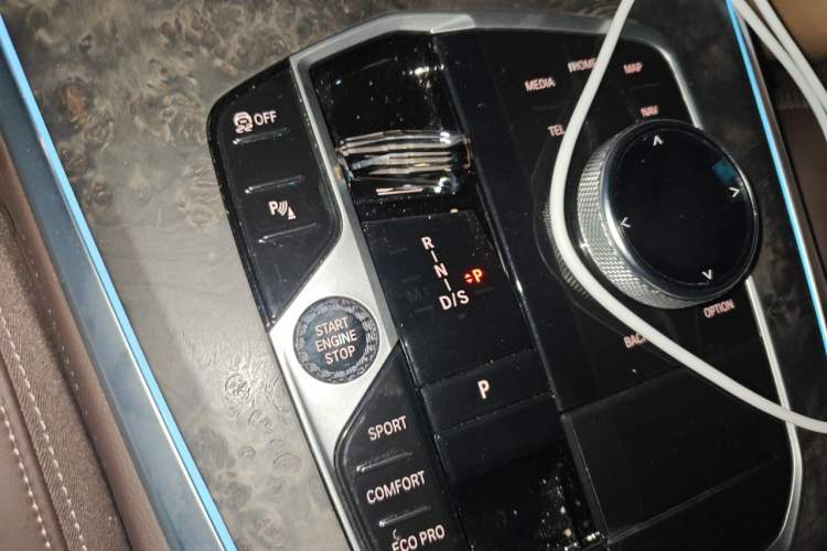 Used BMW X5 2023 xDrive 30Li Luxury M Sport Package Gear Lever
