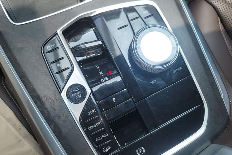 Used BMW X5 2023 xDrive 30Li Luxury M Sport Night Edition Package Gear Lever