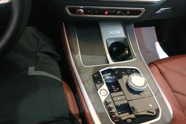 Used BMW X5 2023 xDrive 30Li Luxury M Sport Night Edition Package Gear Lever