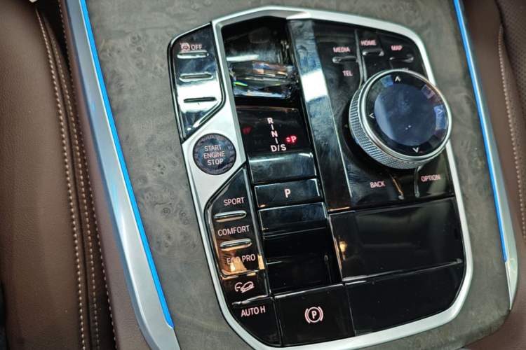 Used BMW X5 2023 xDrive 30Li Luxury M Sport Package Gear Lever