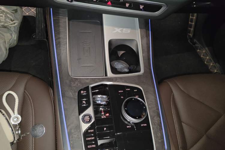 Used BMW X5 2023 xDrive 30Li Luxury M Sport Night Edition Package Gear Lever