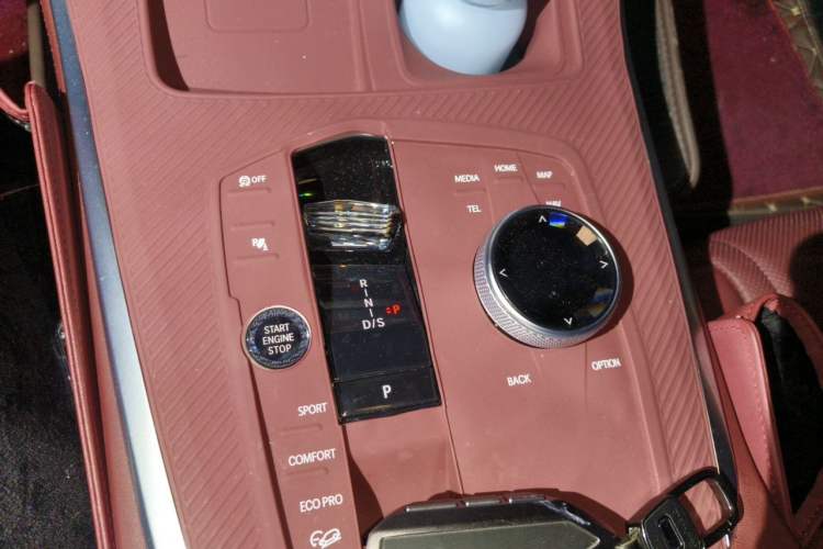 Used BMW X5 2023 xDrive 40Li M Sport Night Edition Package Gear Lever