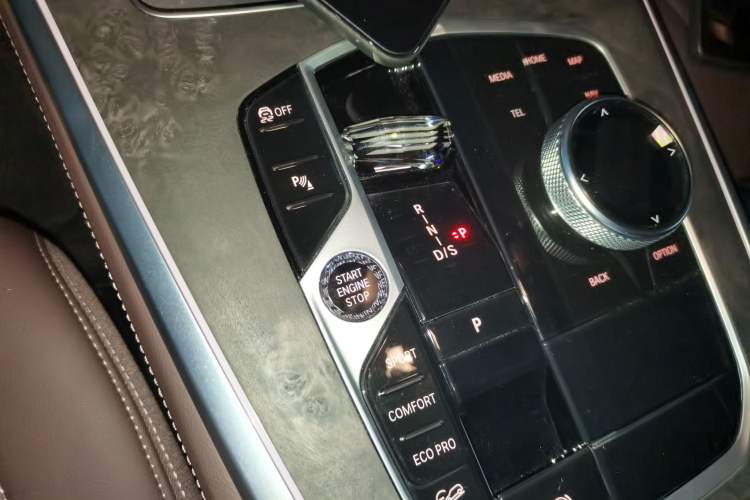 Used BMW X5 2023 xDrive 30Li Luxury M Sport Package Gear Lever