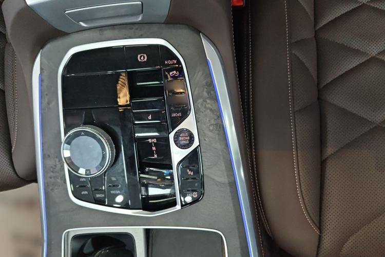 Used BMW X5 2023 xDrive 30Li Luxury M Sport Night Edition Package Gear Lever