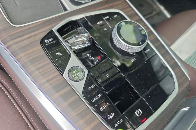 Used BMW X5 2023 xDrive 40Li M Sport Night Edition Package Gear Lever