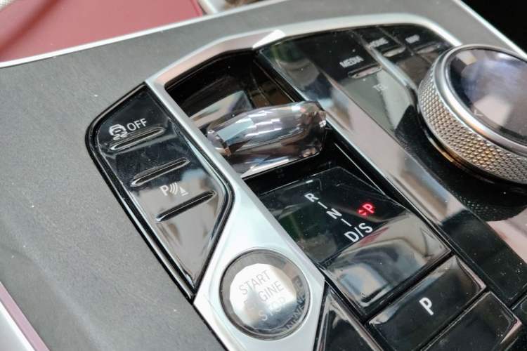Used BMW X5 2023 xDrive 30Li Luxury M Sport Package Gear Lever
