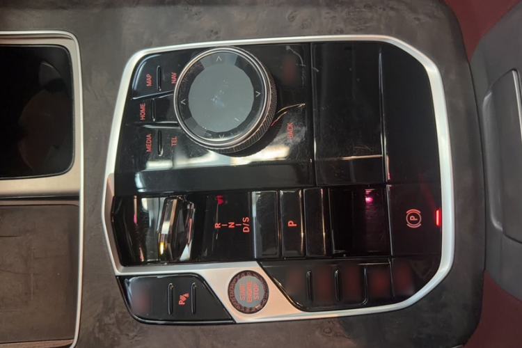 Used BMW X5 2023 xDrive 30Li Luxury M Sport Night Edition Package Gear Lever