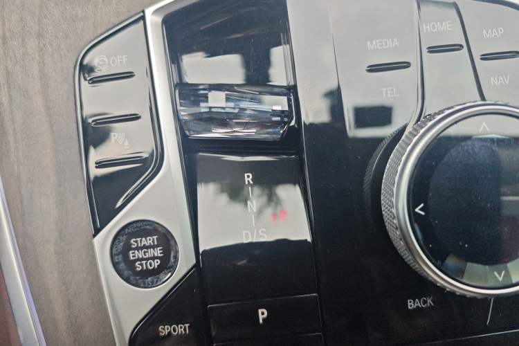 Used BMW X5 2023 xDrive 30Li Luxury M Sport Night Edition Package Gear Lever