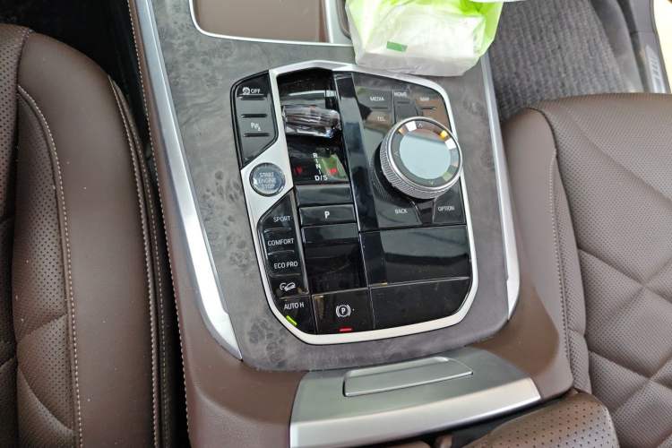 Used BMW X5 2023 xDrive 30Li Luxury M Sport Package Gear Lever