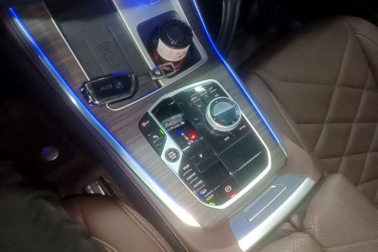 Used BMW X5 2023 xDrive 40Li M Sport Night Edition Package Gear Lever
