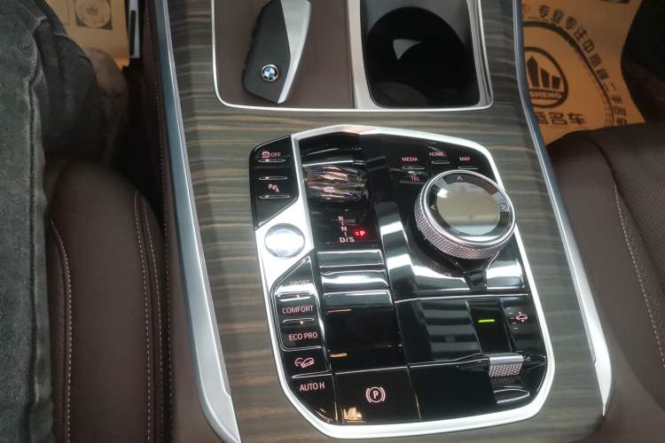 Used BMW X5 2023 xDrive 40Li Luxury Edition M Sport Night Vision Package Gear Lever