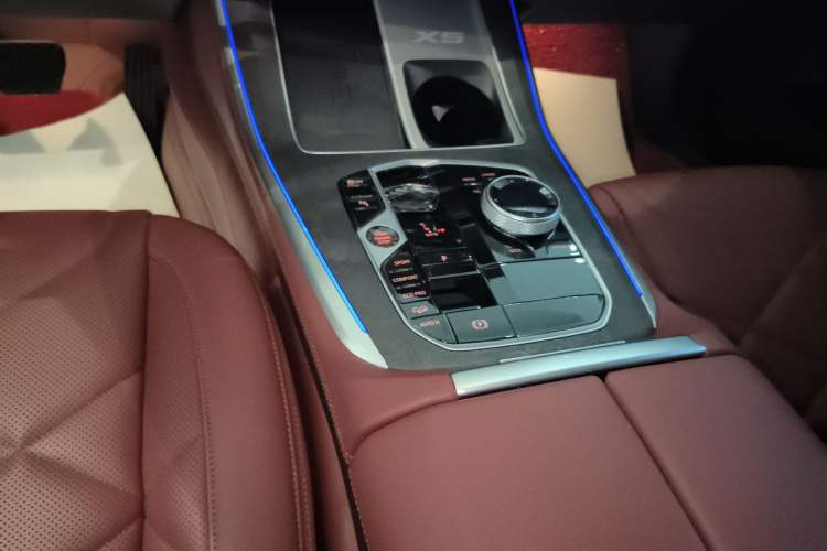 Used BMW X5 2023 xDrive 30Li Luxury M Sport Night Edition Package Gear Lever