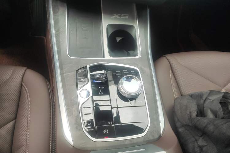 Used BMW X5 2023 xDrive 30Li Luxury M Sport Package Gear Lever