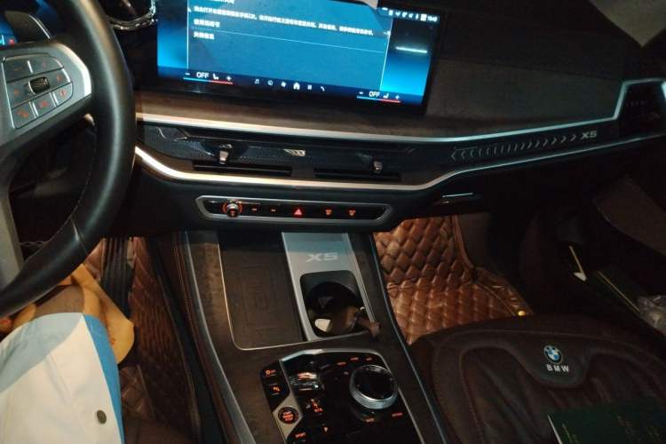Used BMW X5 2023 xDrive 30Li Luxury M Sport Night Edition Package Gear Lever
