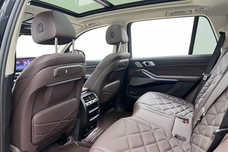 Used BMW X5 2023 xDrive 30Li Luxury M Sport Night Edition Package Interior 1