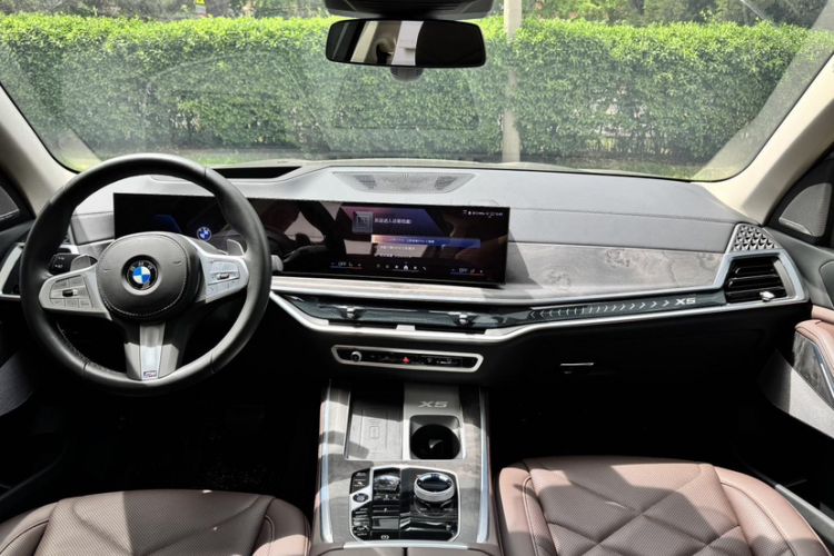 Used BMW X5 2023 xDrive 30Li Luxury M Sport Package Interior 1