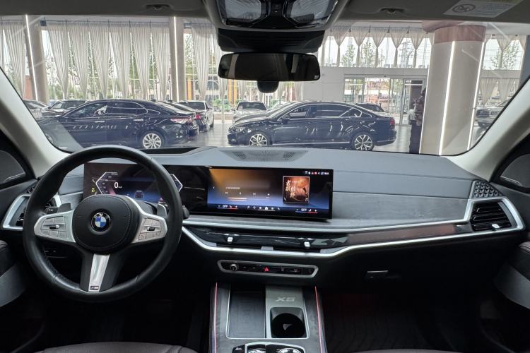 Used BMW X5 2023 xDrive 30Li Luxury M Sport Night Edition Package Interior 1