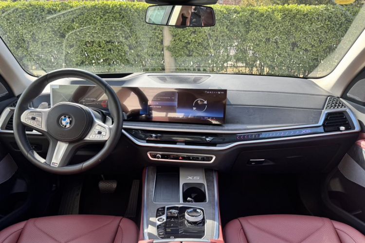 Used BMW X5 2023 xDrive 30Li Luxury M Sport Package Interior 1