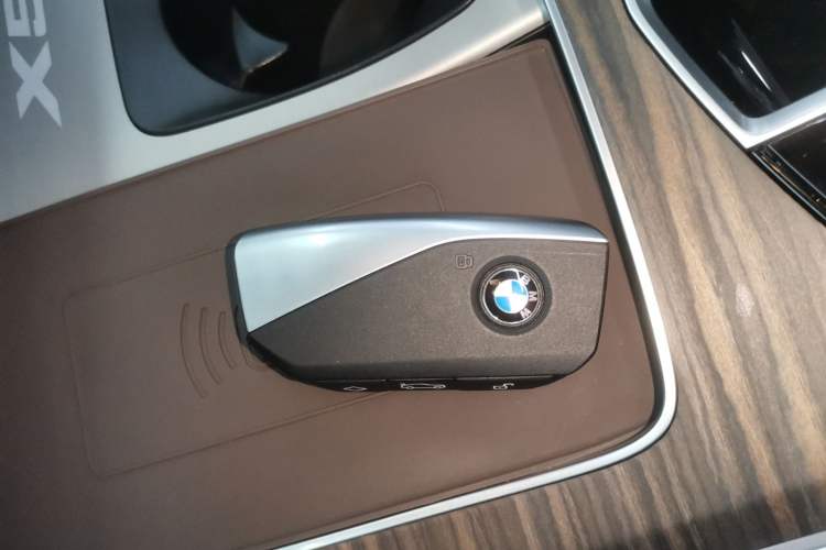 Used BMW X5 2023 xDrive 40Li Luxury Edition M Sport Night Vision Package Interior 1