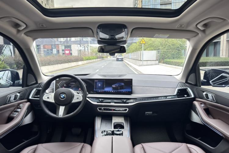 Used BMW X5 2023 xDrive 30Li Luxury M Sport Night Edition Package Interior 1