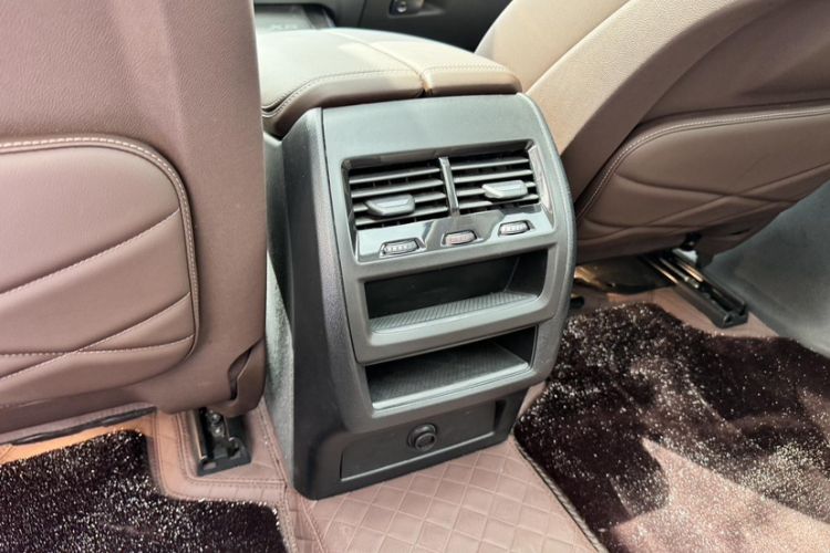 Used BMW X5 2023 xDrive 30Li Luxury M Sport Package Interior 10