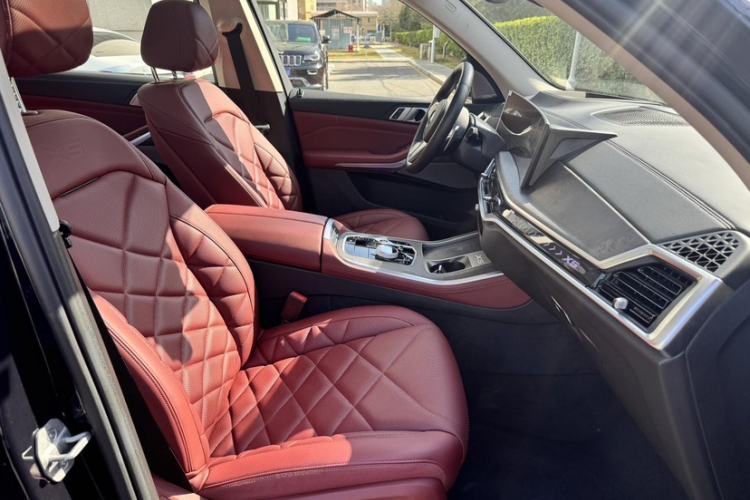 Used BMW X5 2023 xDrive 30Li Luxury M Sport Package Interior 10