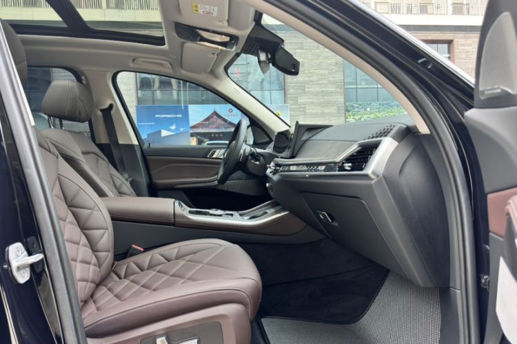 Used BMW X5 2023 xDrive 30Li Luxury M Sport Night Edition Package Interior 10