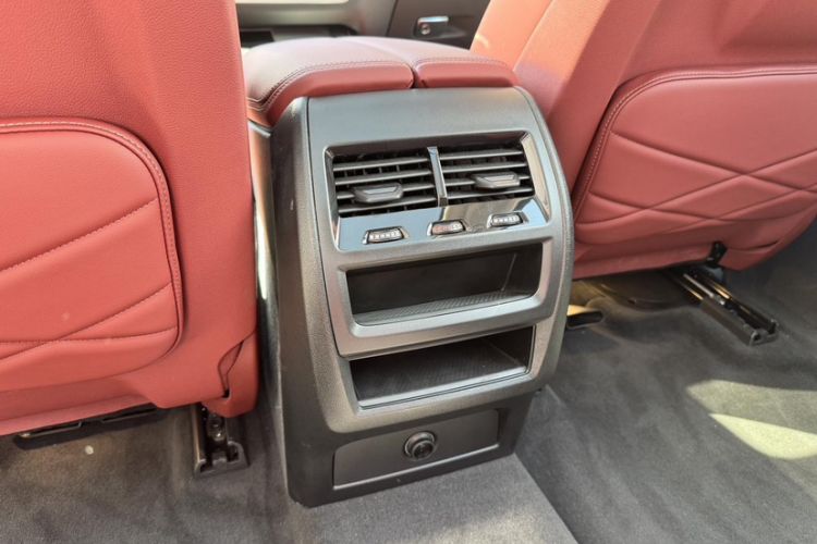 Used BMW X5 2023 xDrive 30Li Luxury M Sport Package Interior 11