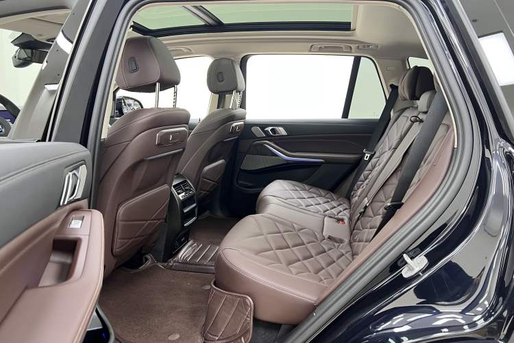Used BMW X5 2023 xDrive 30Li Luxury M Sport Night Edition Package Interior 12