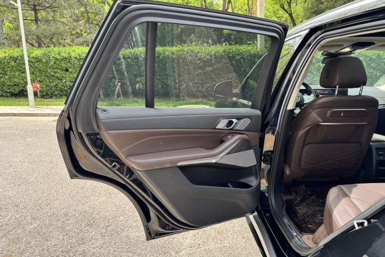 Used BMW X5 2023 xDrive 30Li Luxury M Sport Package Interior 12