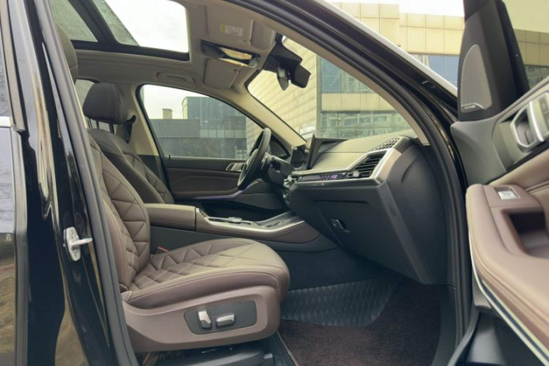 Used BMW X5 2023 xDrive 30Li Luxury M Sport Package Interior 15