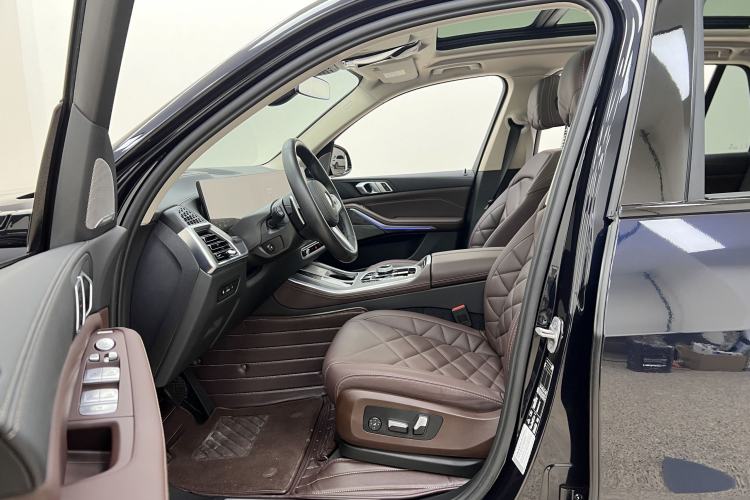 Used BMW X5 2023 xDrive 30Li Luxury M Sport Night Edition Package Interior 2