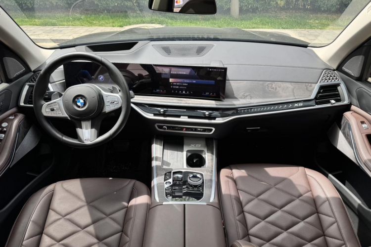 Used BMW X5 2023 xDrive 30Li Luxury M Sport Package Interior 2