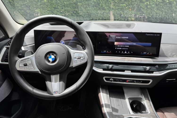 Used BMW X5 2023 xDrive 30Li Luxury M Sport Package Interior 3