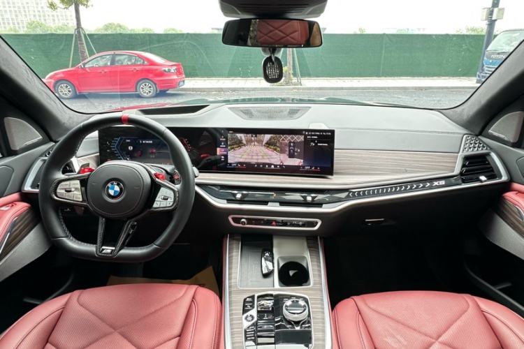 Used BMW X5 2023 xDrive 40Li M Sport Package Interior 4