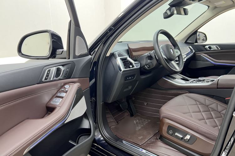 Used BMW X5 2023 xDrive 30Li Luxury M Sport Night Edition Package Interior 4