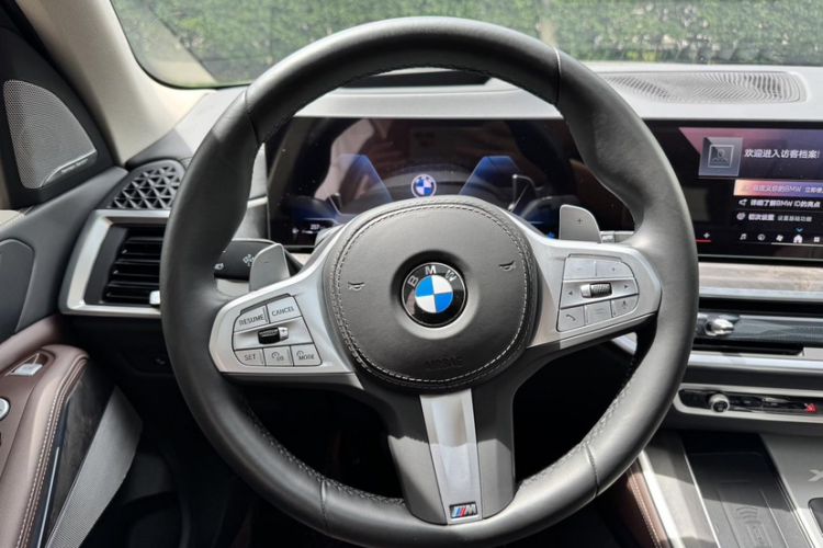 Used BMW X5 2023 xDrive 30Li Luxury M Sport Package Interior 4