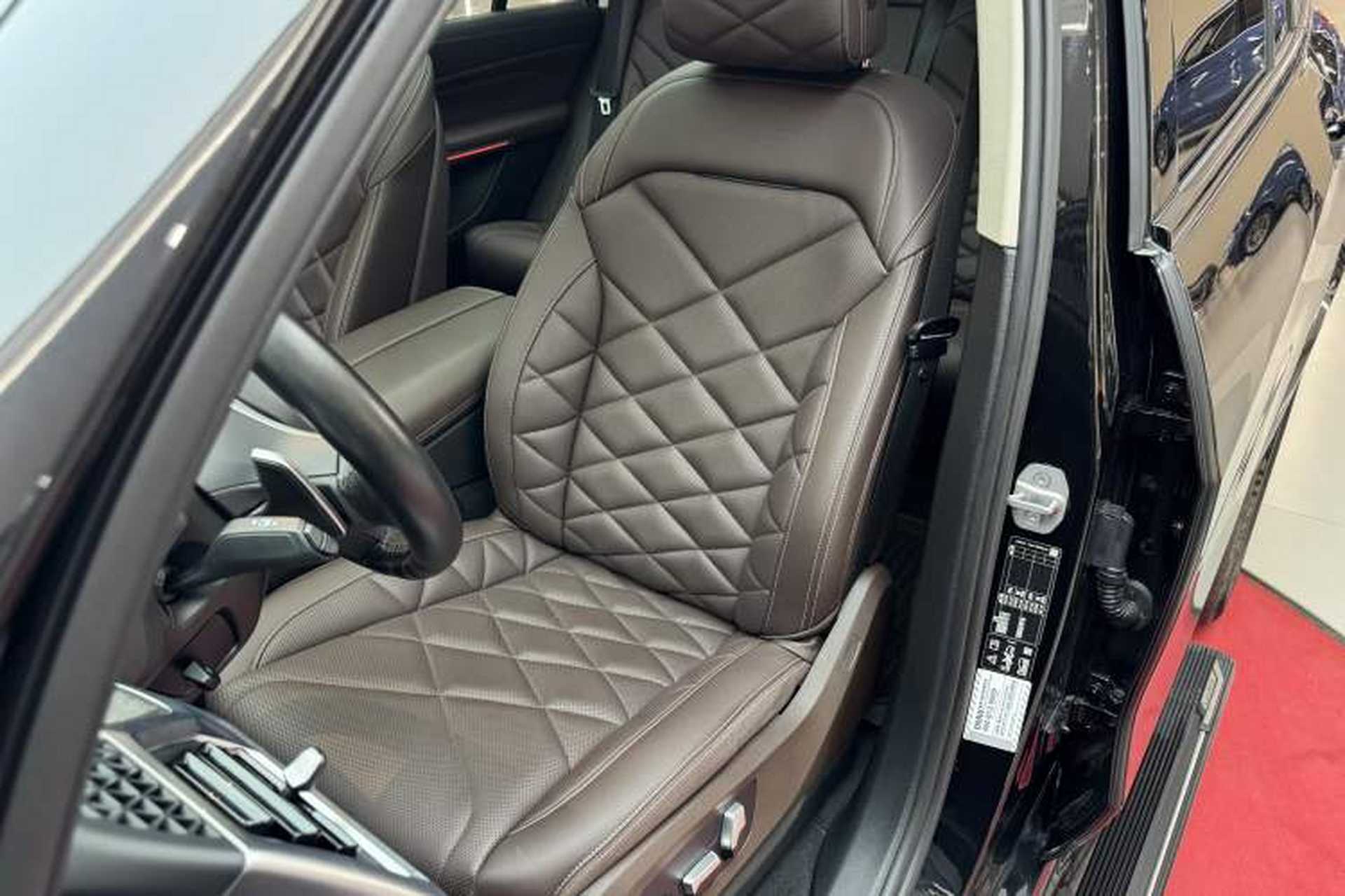 Used BMW X5 2023 xDrive 30Li Luxury M Sport Night Edition Package Interior 4
