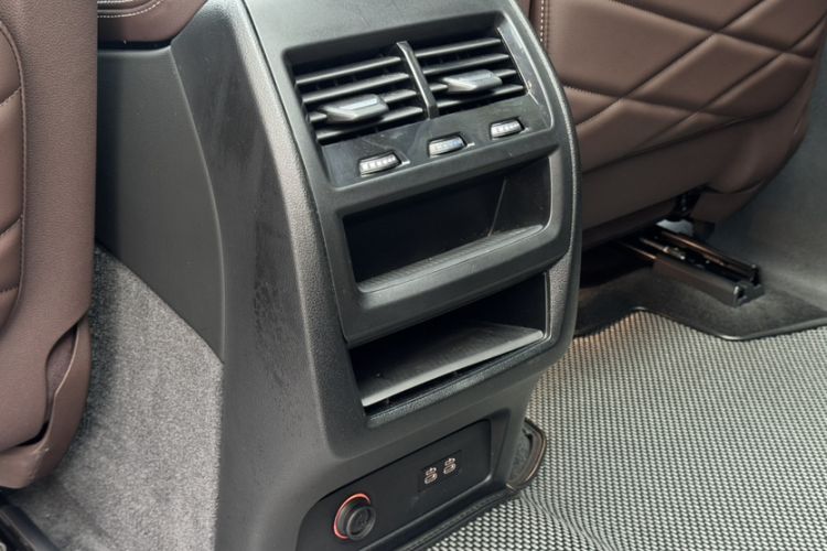 Used BMW X5 2023 xDrive 30Li Luxury M Sport Night Edition Package Interior 4