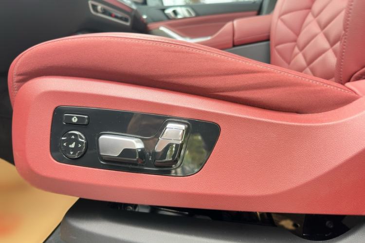 Used BMW X5 2023 xDrive 40Li M Sport Package Interior 5