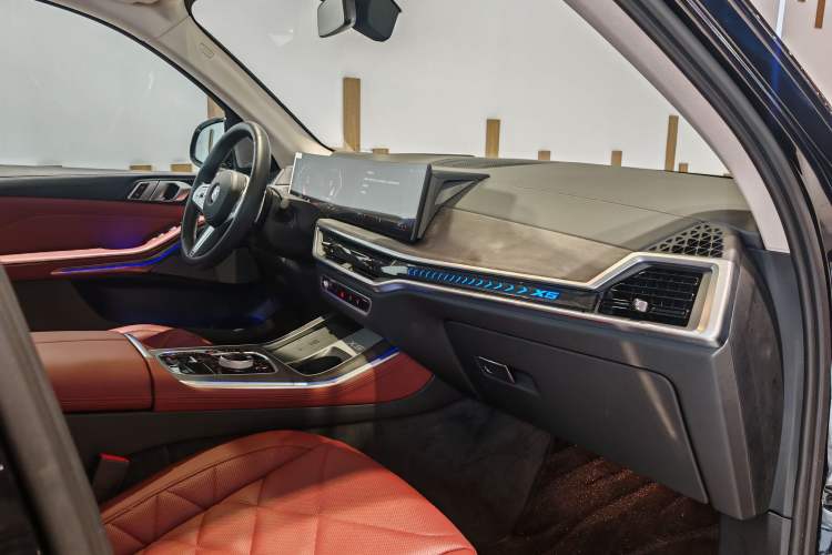 Used BMW X5 2023 xDrive 30Li Luxury M Sport Night Edition Package Interior 5