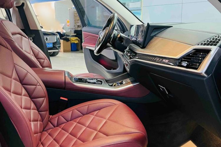 Used BMW X5 2023 xDrive 30Li Luxury M Sport Night Edition Package Interior 5