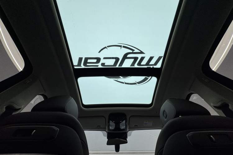 Used BMW X5 2023 xDrive 30Li Luxury M Sport Night Edition Package Interior 5