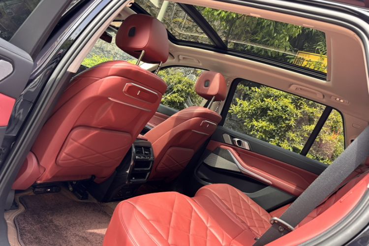 Used BMW X5 2023 xDrive 30Li Luxury M Sport Night Edition Package Interior 5