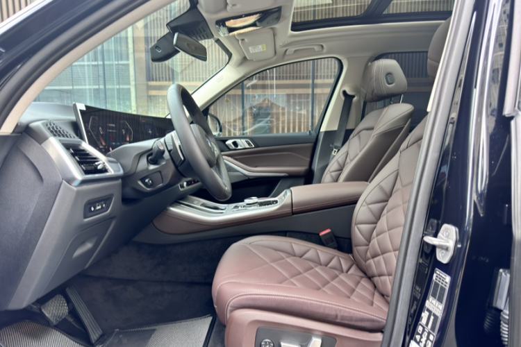 Used BMW X5 2023 xDrive 30Li Luxury M Sport Night Edition Package Interior 5