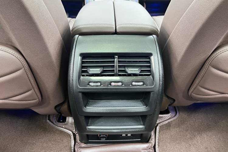 Used BMW X5 2023 xDrive 30Li Luxury M Sport Night Edition Package Interior 9