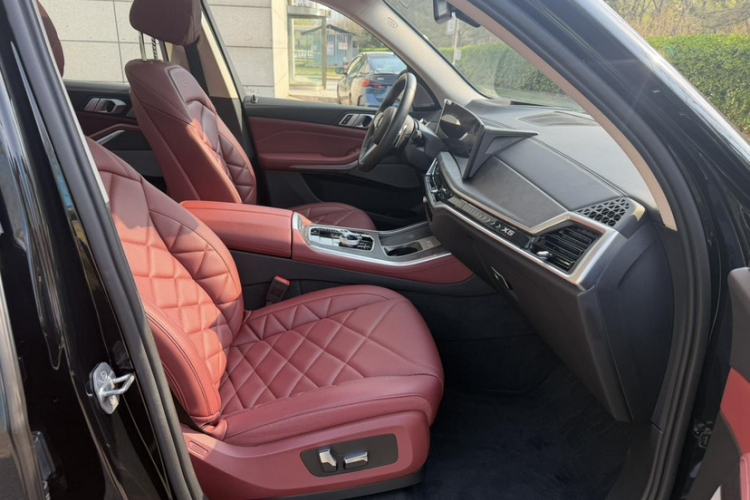 Used BMW X5 2023 xDrive 30Li Luxury M Sport Night Edition Package Interior 9
