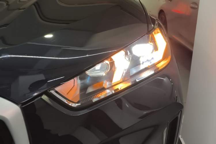 Used BMW X5 2023 xDrive 30Li Luxury M Sport Night Edition Package Left Front Headlight